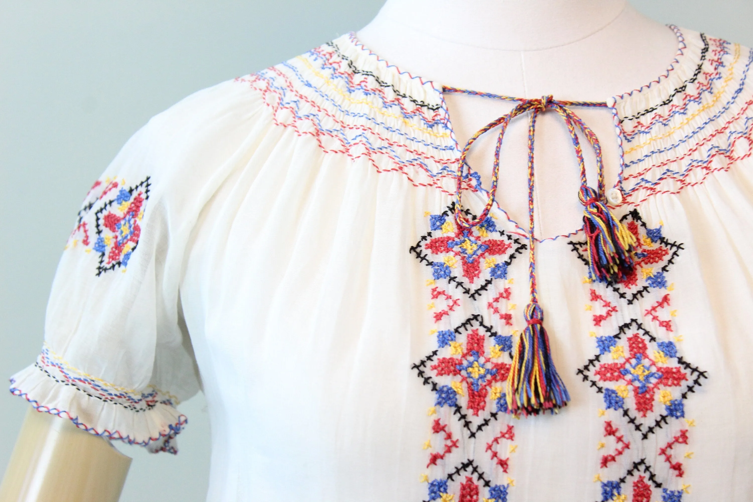 1930s HUNGARIAN embroidered peasant blouse xs small | new spring